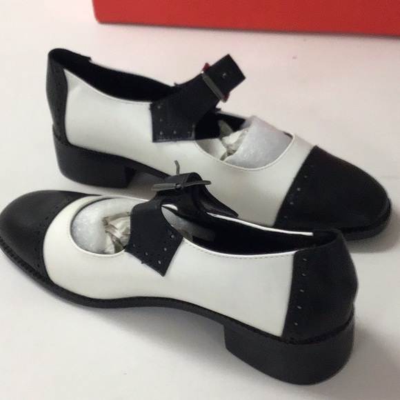 Shoes - Picture 3 of 4